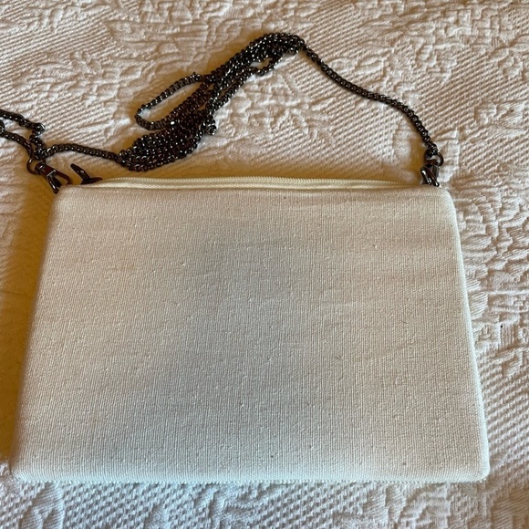 Handmade Geo pattern Beaded purse with metal link chain - Picture 2 of 4